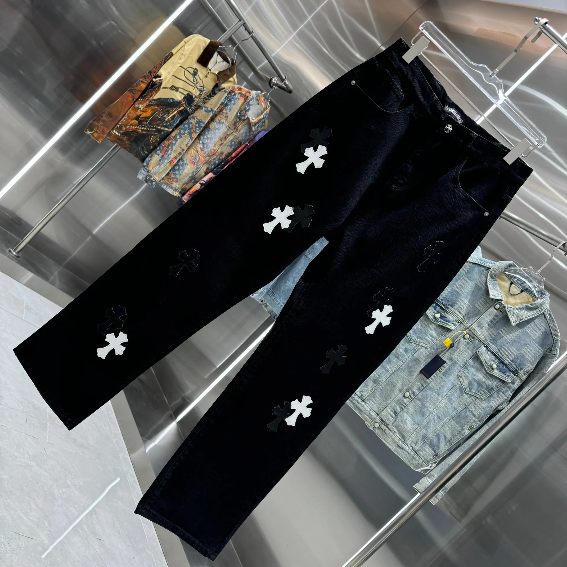 🅿️270 Crow Heart Cross Logo + Printed Logo Jeans 2025 latest product, original goods, washed casual jeans, imported original washed stretch fabric, comfortable and elastic, original hardware accessories decorated with logo, super correct version, extremely high grade, counter quality, fashionable and stylish upper body. The printing uses imported foam printing, customized buttons, YKK zippers. The complete set of accessories is customized by molding. Color: Black Size: S-XXL 28 30 32 34 36 code